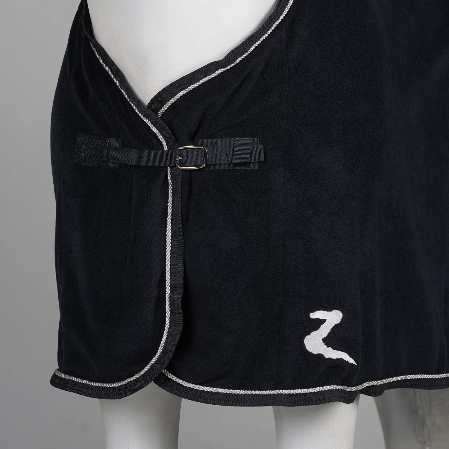 Horze Fleece Turnier Abschwitzdecke 18 Horze Fleece Turnier Abschwitzdecke – Bild 18