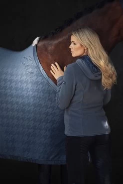 Eskadron Essence 22/23 Fleece Stamp Abschwitzdecke -Pferdebedarf Discounter 342553 DLB 3