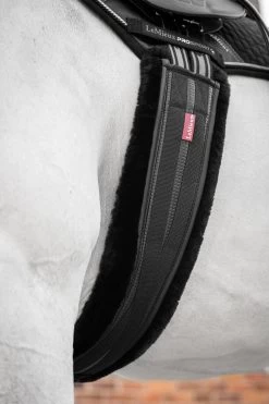 LeMieux Anatomischer Sattelgurt Mit Fleeceüberzug -Pferdebedarf Discounter N7QQ3 099 03